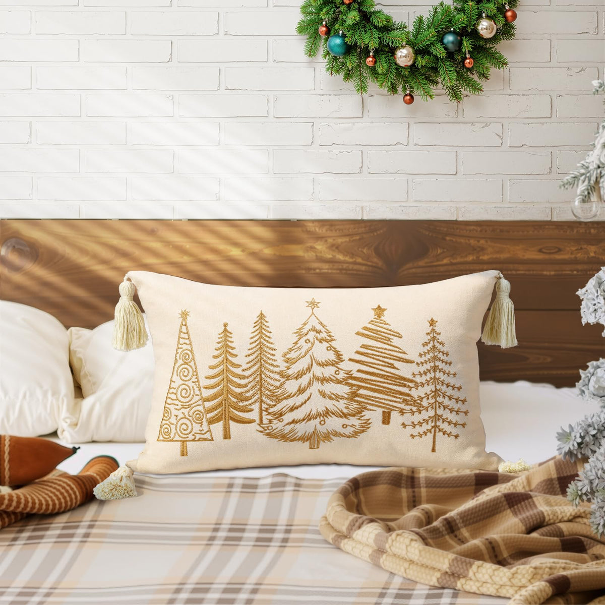 Lewondr Christmas Pillow Cover, 12x20 Inch 1PCS Soft Canvas Embroidery Trees Brown White Decorative Pillow Cover with Tassel Luxury Throw Pillow Case for Bed Home Decor Living Room, Beige
