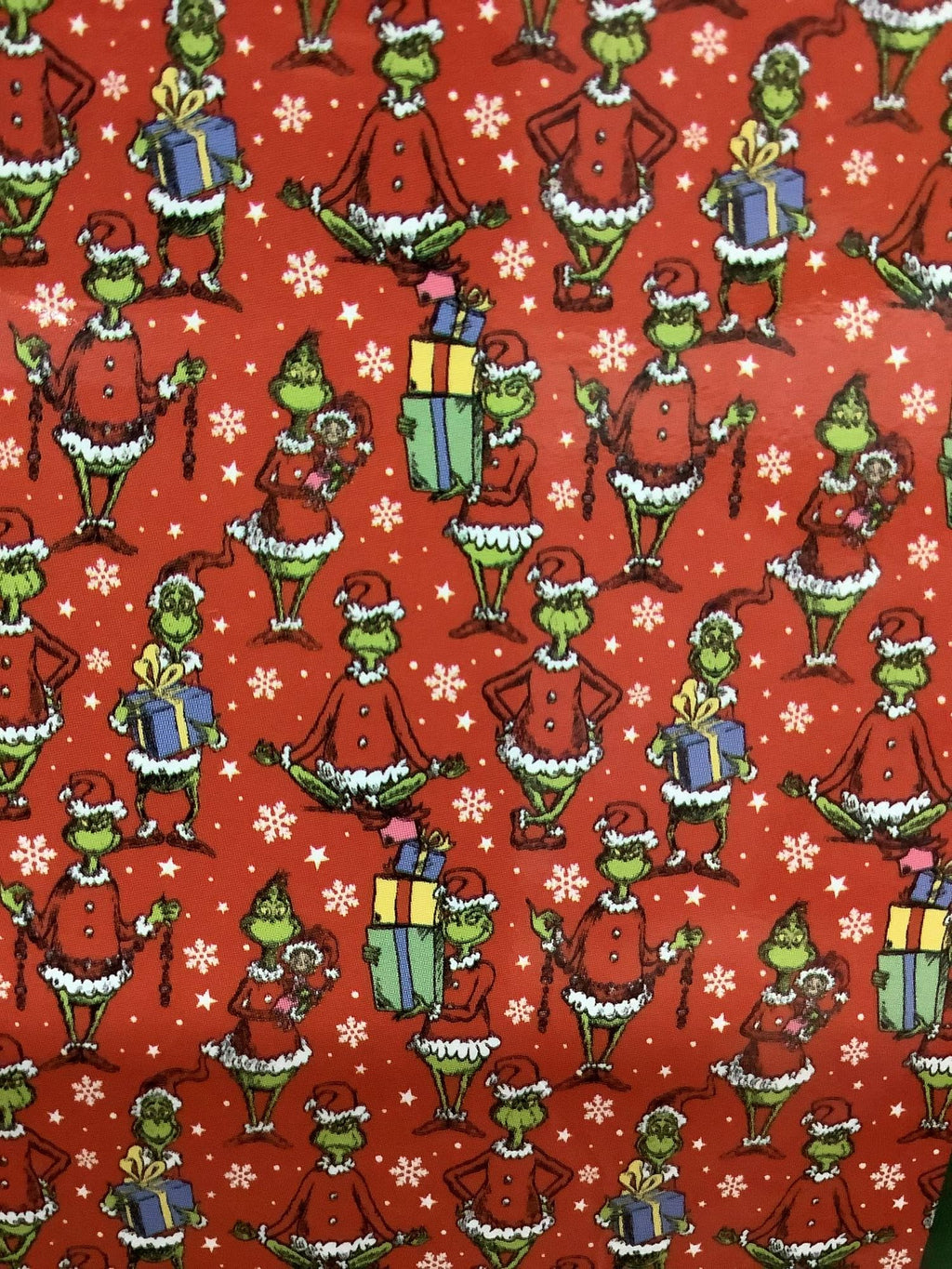 Franco Manufacturing Co. Inc. Grinch Christmas Plush Throw Blanket, Red - Grinch with Stacked Presents, 50" x 70"